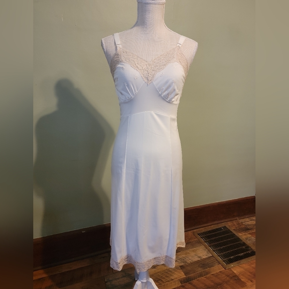 Vintage Philmaid Size 32 Slip with Ivory Lace Feminine Bridal m80